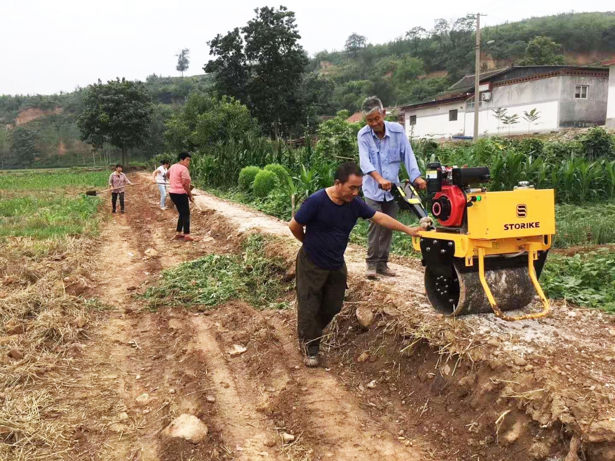 手扶單鋼輪壓路機(jī)